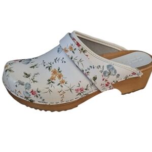 Bjork, White Floral Swedish Wooden Clogs. Size 39